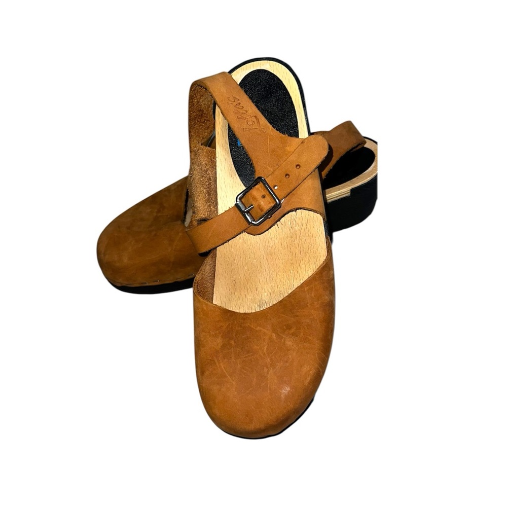 LOTTA’S CLOGS